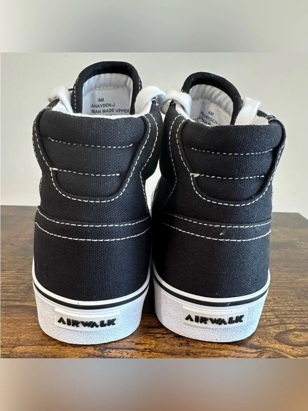 Airwalk Boys Hayden Black/White High Top Sneakers NWT Size 6.5